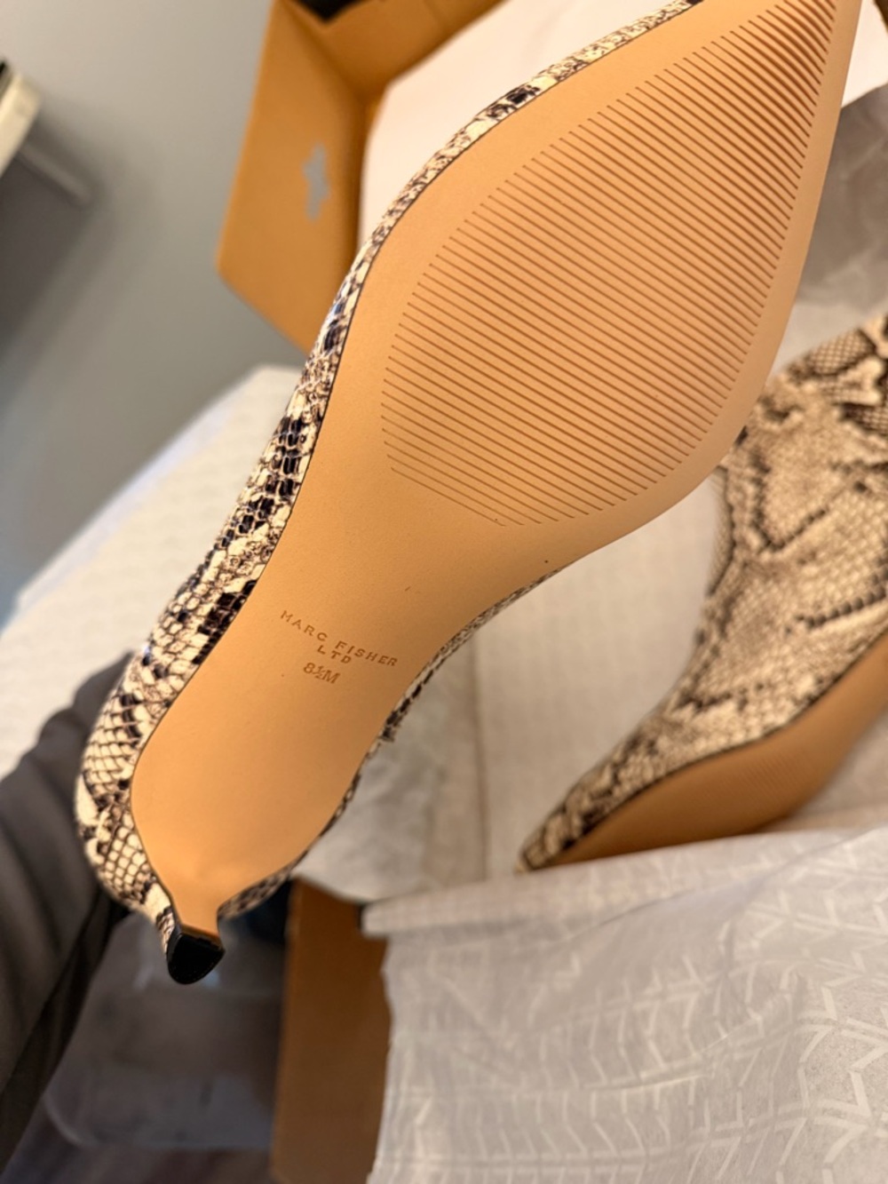 Marc Fisher Snakeskin Pointed Toe Kitten Heel Ankle Boots - Beige & Black - Picture 4 of 5